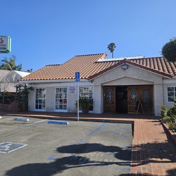 Hank's Italian Restaurant - Pizza Near Me - Torrance, California Hank's Italian Restaurant - Pizza Near Me - Torrance, California