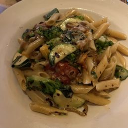 Mixed veggie pasta with Alfredo sauce Mixed veggie pasta with Alfredo sauce