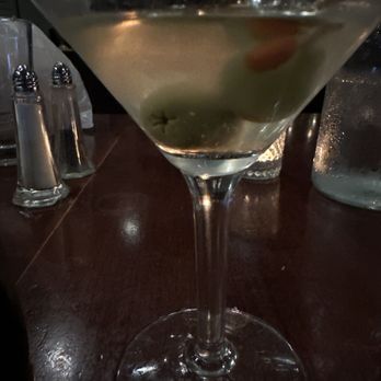 Cosmopolitan Tavern - Dirty martini - Cocktail Bars Near Me - Fresno, California