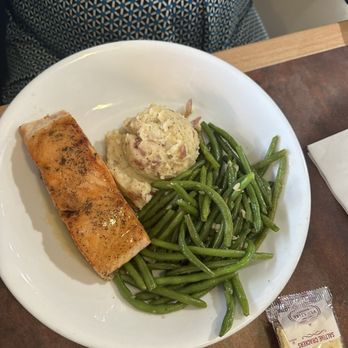 Bumbleberry Flats - Honey Honey Glazed Salmon - American Near Me - Laughlin, Nevada Bumbleberry Flats - Honey Honey Glazed Salmon - American Near Me - Laughlin, Nevada