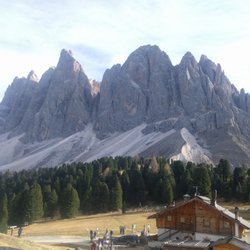 Geisler Alm - Geisler Alm vor Geislerspitzen