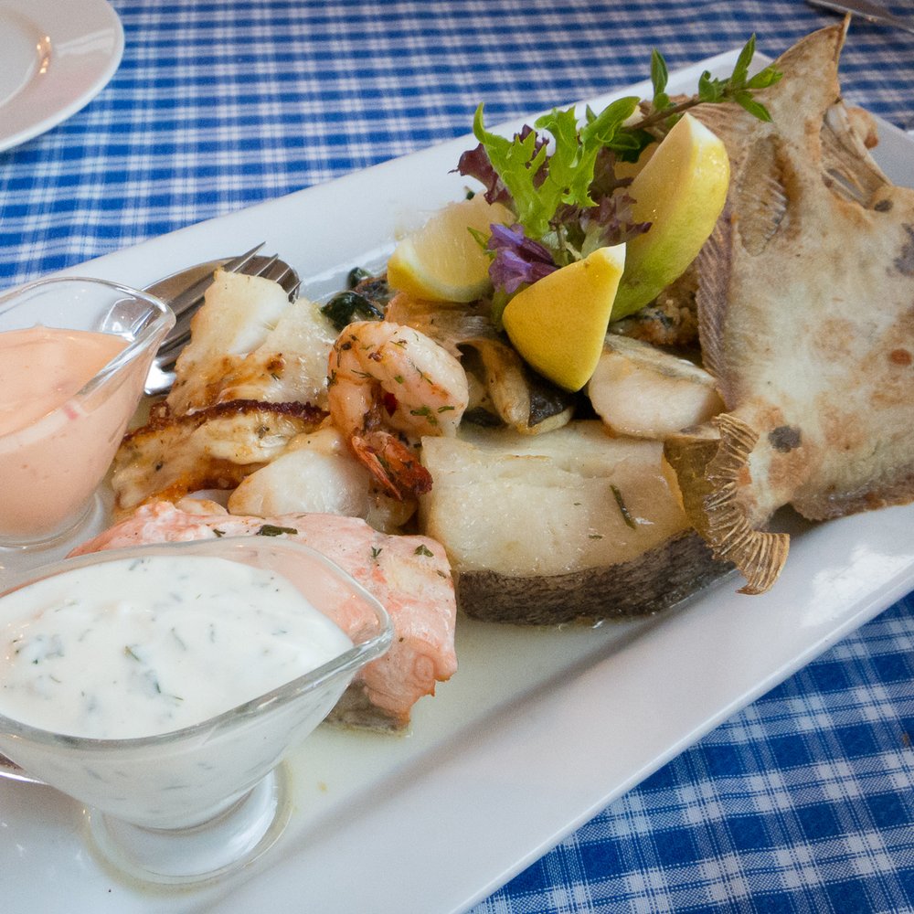 Fishmarkt - Fisherman's plate for 2 persons - 6 kinds of fish - Seafood Near Me - Gdansk, PM Fishmarkt - Fisherman's plate for 2 persons - 6 kinds of fish - Seafood Near Me - Gdansk, PM