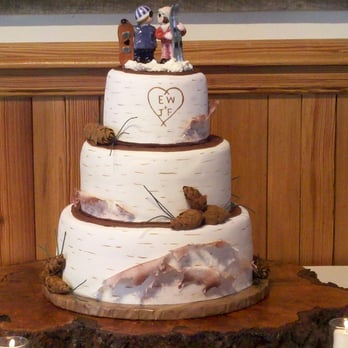 Elizabethan Fare - Cakes and dessert stations. - Caterers Near Me