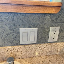 New tile backsplash installed. Exceptionally fine craftsmanship! Many complex cuts flawlessly performed. Zero tiles were broken or wasted. New tile backsplash installed. Exceptionally fine craftsmanship! Many complex cuts flawlessly performed. Zero tiles were broken or wasted.