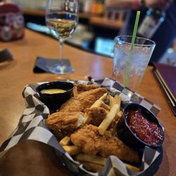 Parlay Sports Bar - Moscato & chicken tenders