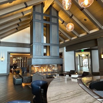 Montage Big Sky - Hotel bar and lounge area - Resorts Near Me - Big Sky, Montana Montage Big Sky - Hotel bar and lounge area - Resorts Near Me - Big Sky, Montana