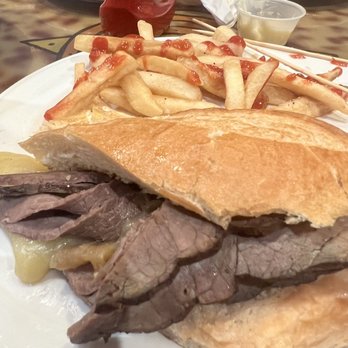 Harrah's Laughlin - A Caesars Rewards Destination - French dip at Beach cafe - Hotels Near Me - Laughlin, Nevada Harrah's Laughlin - A Caesars Rewards Destination - French dip at Beach cafe - Hotels Near Me - Laughlin, Nevada