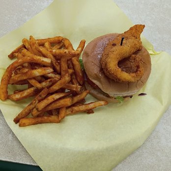 Elsie's Silver Star Cafe - Fish sandwich with Cajun fries - American Near Me - Shreveport, Louisiana