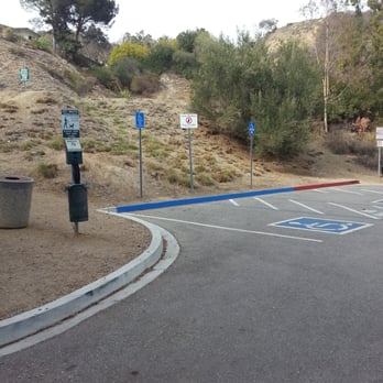 Bel Aire Ballfield - Handicap Parking - Parks Near Me - Burbank, California