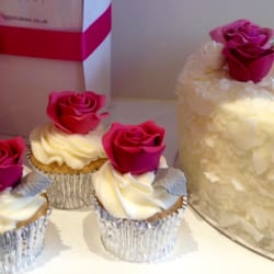 Liggy's Cake Company - Rose cupcakes - too pretty to eat? Nope. I managed.