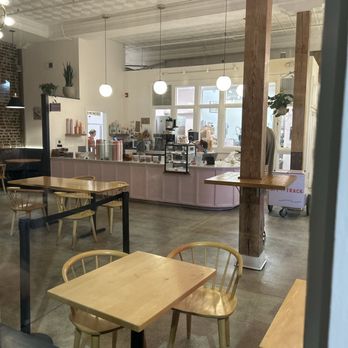 Off Track Ice Cream - Ice Cream & Frozen Yogurt Near Me - Charleston, South Carolina