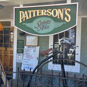 Patterson's Pub - Giants Irish Sports Bar.... They cheat yourists and Dodger fans - American Near Me - Mendocino, California