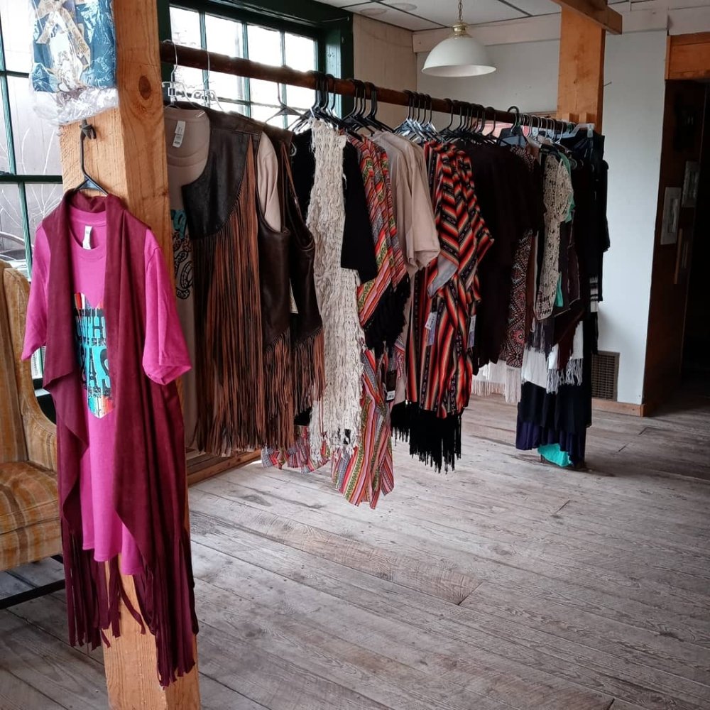 THE STONE HOUSE Bed & Breakfast in Eminence, Missouri at 16378 Searcy