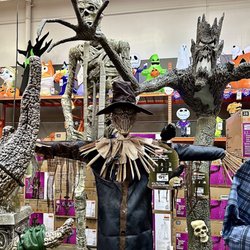 The Home Depot - The scary scarecrow!