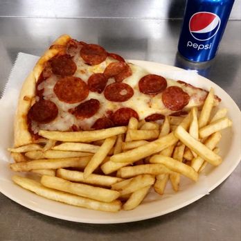 Vini's Pizza - Pepperoni pizza slice - Pizza Near Me - Chicago, Illinois
