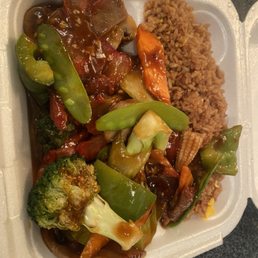 C21- roast pork w/ garlic sauce. Egg roll not pictured. Pretty darn edible. C21- roast pork w/ garlic sauce. Egg roll not pictured. Pretty darn edible.