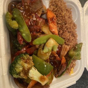 Emperor Express - C21- roast pork w/ garlic sauce. Egg roll not pictured. Pretty darn edible. - Chinese Near Me - Naples, Florida Emperor Express - C21- roast pork w/ garlic sauce. Egg roll not pictured. Pretty darn edible. - Chinese Near Me - Naples, Florida