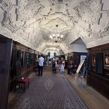Hever Castle - Landmarks & Historical Buildings Near Me