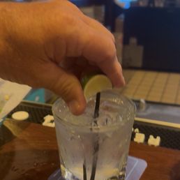 Vodka soda water. Soda water has zero carbonation