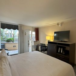 14 West - Room