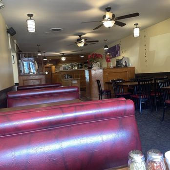 Dino's Pizza - Dining room - Pizza Near Me - Chicago, Illinois