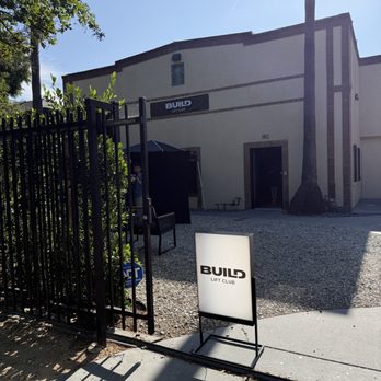 Build Lift Club - Outside - Gyms Near Me - Pasadena, California