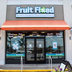 Fruit Fixed Charlottesville - Front door view of our location next to Duck Donuts in The Shops at Stonefield!