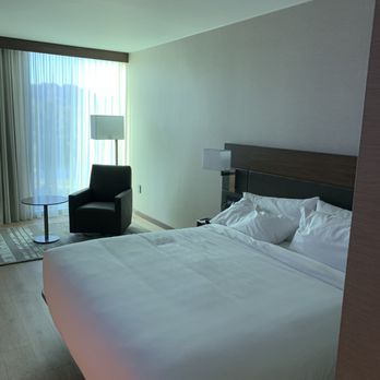 AC Hotel Phoenix Biltmore - Hotels Near Me - Phoenix, Arizona