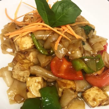 Ginger Thai Restaurant - Pad kee mow tofu - Thai Near Me - Dallas, Texas