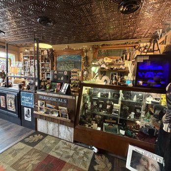 A Long Story Short - Bookstores Near Me - Pigeon Forge, Tennessee
