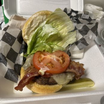 Huey's Millington - Madison Avenue burger - Burgers Near Me - Millington, Tennessee