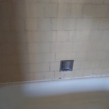 Budget Inn - Filth, mold and broken tiles - Hotels Near Me - Albany, Oregon