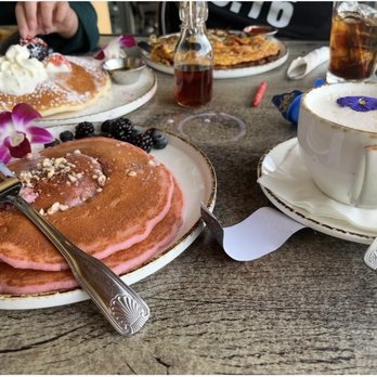 BB Cafe & Catering - Cafes Near Me - Burbank, California