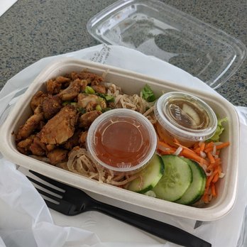 Vietnoms - Rice bowl with Lemongrass Chicken - Vietnamese Near Me - San Jose, California Vietnoms - Rice bowl with Lemongrass Chicken - Vietnamese Near Me - San Jose, California