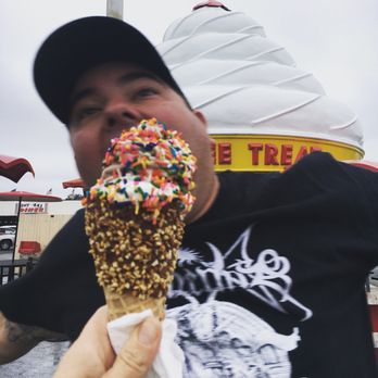 Twistee Treat - Ice Cream & Frozen Yogurt Near Me - Tavares, Florida