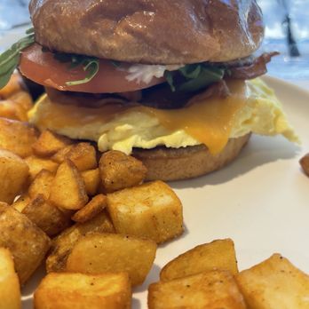 Trio PSP - Egg and bacon sandwich with potatoes - New American Near Me - Palm Springs, California Trio PSP - Egg and bacon sandwich with potatoes - New American Near Me - Palm Springs, California