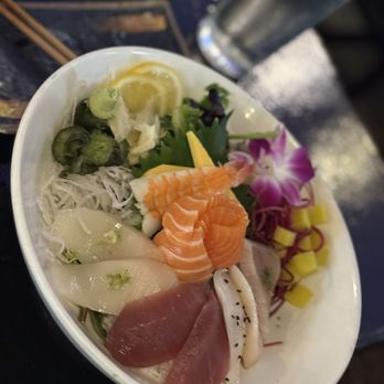 Starfish Sushi - Chirashi - Japanese Near Me - Lincolnshire, Illinois