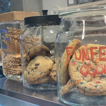 Fête - cookies and cookies in glass jars - Coffee & Tea Near Me - Winnipeg, Manitoba Fête - cookies and cookies in glass jars - Coffee & Tea Near Me - Winnipeg, Manitoba