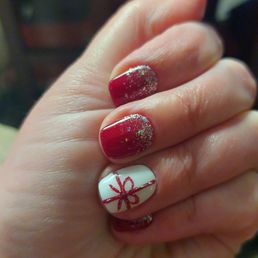 Fun festive holiday nails, all freehand!