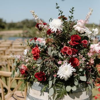 Thistle Bee Florals - Floral Designers Near Me