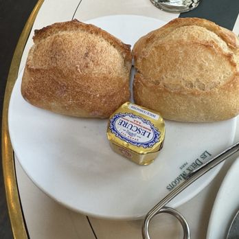 Les Deux Magots - The delish bread! - French Near Me - Paris, 75