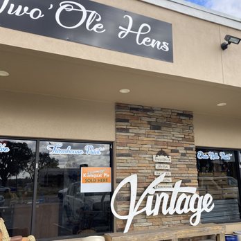 Two Ole Hens - Two Ole Hens in San Antonio, FL. - Antiques Near Me - San Antonio, Florida