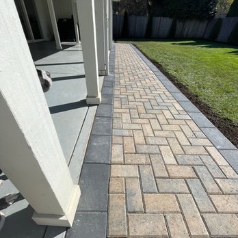 Apple's Construction - Holland Paver - herringbone pattern with charcoal border - Masonry/Concrete Near Me Apple's Construction - Holland Paver - herringbone pattern with charcoal border - Masonry/Concrete Near Me
