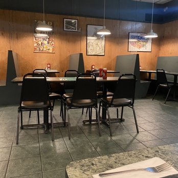 Howard's Cafe - Dining area - American Near Me - Patchogue, New York