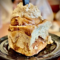 Los Gatos Cafe Uptown - Cinnamon roll