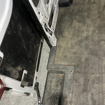 Apple Ford - Dirty floor - Car Dealers Near Me - Columbia, Maryland