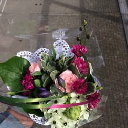 Bloemenservice Furore - Miniboeket voor €2,95 en ze staan een volle week op zijn minst