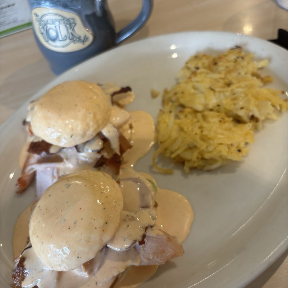 Eggs Benedict with bacon and Canadian ham. Eggs Benedict with bacon and Canadian ham.