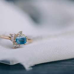 Oz's Jewelers - Ceylon Sapphire & Diamond Ring