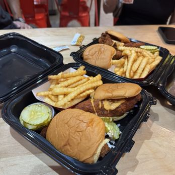Dave's Hot Chicken - Hot Box - Tenders - Chicken Shop Near Me - Las Vegas, Nevada